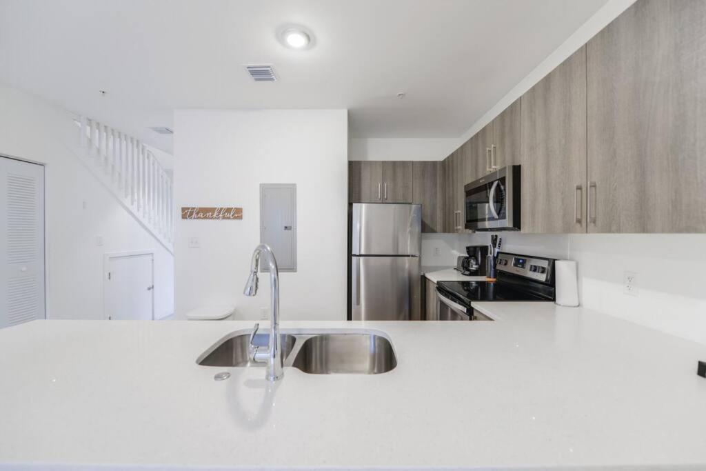 Fantastic Townhouse 15Minutes From The Beach ميامي المظهر الخارجي الصورة